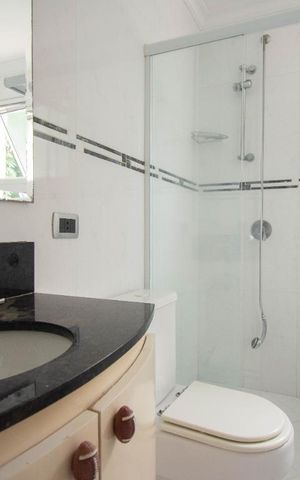 Casa à venda com 800m², 4 quartos e 6 vagas Casa à venda com 800m², 4 quartos e 6 vagasBanheiro da Suíte 2