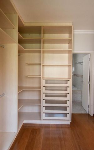 Casa à venda com 800m², 4 quartos e 6 vagas Casa à venda com 800m², 4 quartos e 6 vagasCloset da suíte 1
