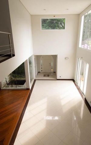 Casa à venda com 800m², 4 quartos e 6 vagas Casa à venda com 800m², 4 quartos e 6 vagasSala de Estar