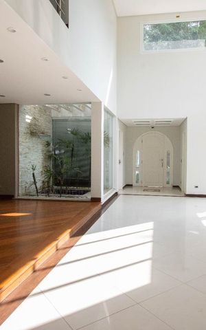 Casa à venda com 800m², 4 quartos e 6 vagas Casa à venda com 800m², 4 quartos e 6 vagasSala de Estar