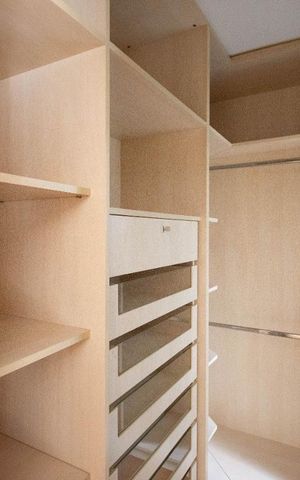 Casa à venda com 800m², 4 quartos e 6 vagas Casa à venda com 800m², 4 quartos e 6 vagasCloset da suíte 2