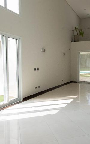 Casa à venda com 800m², 4 quartos e 6 vagas Casa à venda com 800m², 4 quartos e 6 vagasSala de Estar