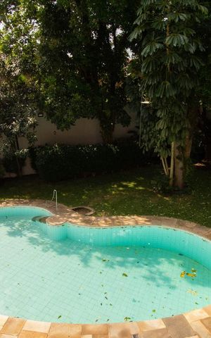 Casa à venda com 800m², 4 quartos e 6 vagas Casa à venda com 800m², 4 quartos e 6 vagasPiscina