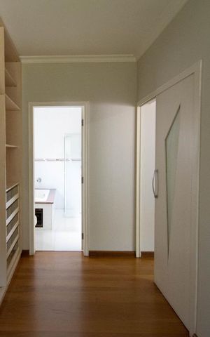 Casa à venda com 800m², 4 quartos e 6 vagas Casa à venda com 800m², 4 quartos e 6 vagasCloset da suíte 3
