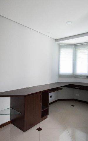 Casa à venda com 800m², 4 quartos e 6 vagas Casa à venda com 800m², 4 quartos e 6 vagasEscritório