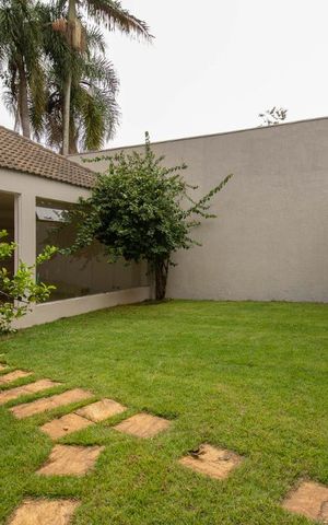 Casa à venda com 800m², 4 quartos e 6 vagas Casa à venda com 800m², 4 quartos e 6 vagasJardim