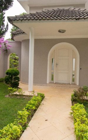 Casa à venda com 800m², 4 quartos e 6 vagas Casa à venda com 800m², 4 quartos e 6 vagasFachada