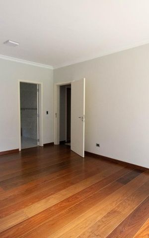 Casa à venda com 800m², 4 quartos e 6 vagas Casa à venda com 800m², 4 quartos e 6 vagasSuíte 4