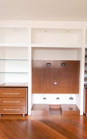 Casa à venda com 800m², 4 quartos e 6 vagas Casa à venda com 800m², 4 quartos e 6 vagasSala de TV
