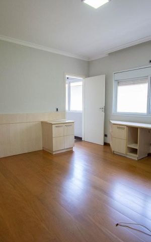 Casa à venda com 800m², 4 quartos e 6 vagas Casa à venda com 800m², 4 quartos e 6 vagasSuíte 3