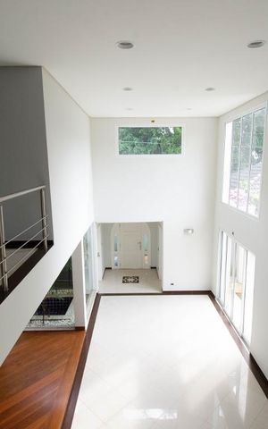 Casa à venda com 800m², 4 quartos e 6 vagas Casa à venda com 800m², 4 quartos e 6 vagasSala de Estar