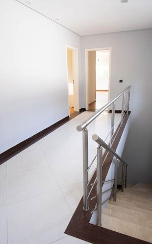 Casa à venda com 800m², 4 quartos e 6 vagas Casa à venda com 800m², 4 quartos e 6 vagasCorredor