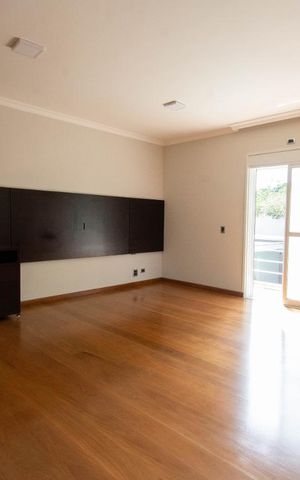Casa à venda com 800m², 4 quartos e 6 vagas Casa à venda com 800m², 4 quartos e 6 vagasSuíte 1