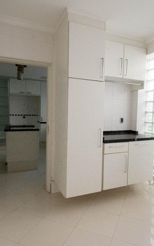 Casa à venda com 800m², 4 quartos e 6 vagas Casa à venda com 800m², 4 quartos e 6 vagasÁrea de Serviço