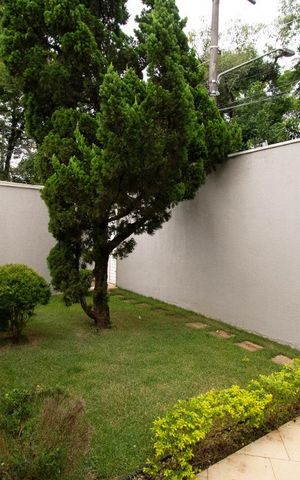 Casa à venda com 800m², 4 quartos e 6 vagas Casa à venda com 800m², 4 quartos e 6 vagasFachada