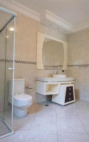 Casa à venda com 800m², 4 quartos e 6 vagas Casa à venda com 800m², 4 quartos e 6 vagasBanheiro da Suíte 4