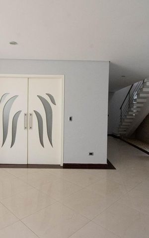 Casa à venda com 800m², 4 quartos e 6 vagas Casa à venda com 800m², 4 quartos e 6 vagasSala de Jantar