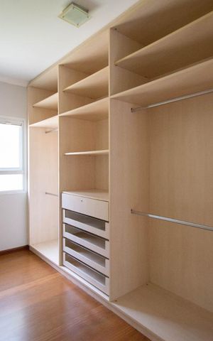 Casa à venda com 800m², 4 quartos e 6 vagas Casa à venda com 800m², 4 quartos e 6 vagasCloset da suíte 3