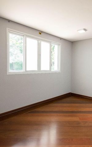 Casa à venda com 800m², 4 quartos e 6 vagas Casa à venda com 800m², 4 quartos e 6 vagasSala de TV