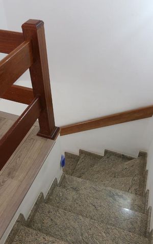 Casa de condomínio à venda com 90m², 3 quartos e 2 vagasEscadas