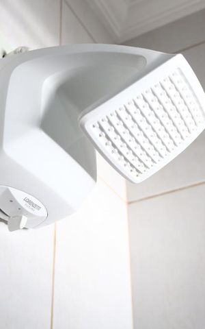 Casa de condomínio à venda com 90m², 3 quartos e 2 vagasBanheiro da Suíte - chuveiro