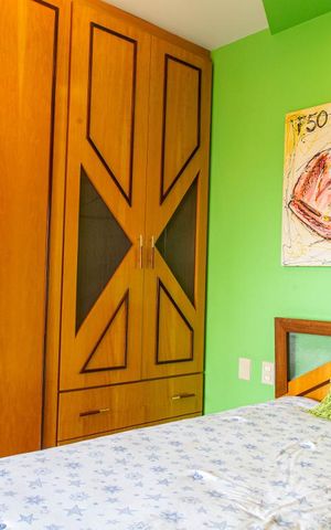 Apartamento à venda com 246m², 4 quartos e 6 vagas Apartamento à venda com 246m², 4 quartos e 6 vagasQuarto 4