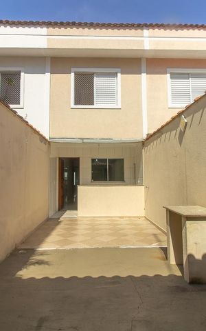Casa à venda com 200m², 3 quartos e 3 vagas Casa à venda com 200m², 3 quartos e 3 vagasQuintal