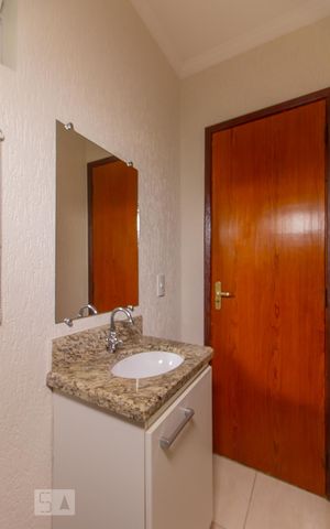 Casa à venda com 200m², 3 quartos e 3 vagas Casa à venda com 200m², 3 quartos e 3 vagasLavabo