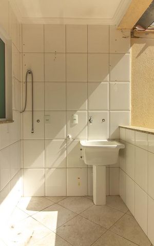 Casa à venda com 200m², 3 quartos e 3 vagas Casa à venda com 200m², 3 quartos e 3 vagasLavanderia