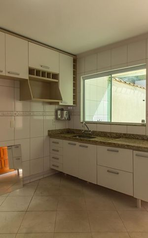 Casa à venda com 200m², 3 quartos e 3 vagas Casa à venda com 200m², 3 quartos e 3 vagasCozinha