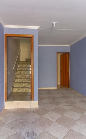 Casa à venda com 200m², 3 quartos e 3 vagas Casa à venda com 200m², 3 quartos e 3 vagasEntrada