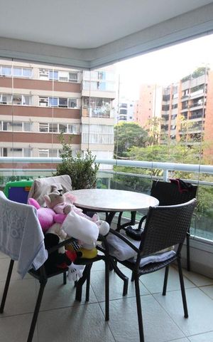 Apartamento à venda com 257m², 3 quartos e 4 vagasVaranda da Sala
