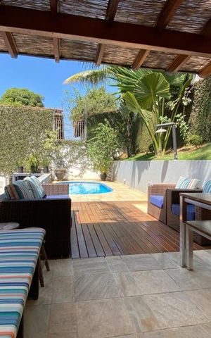 Casa à venda com 384m², 4 quartos e 4 vagas Casa à venda com 384m², 4 quartos e 4 vagasChurrasqueira