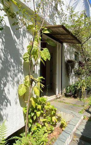 Casa à venda com 384m², 4 quartos e 4 vagas Casa à venda com 384m², 4 quartos e 4 vagasEntrada