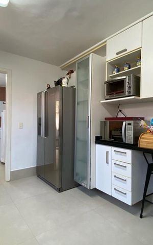 Casa à venda com 384m², 4 quartos e 4 vagas Casa à venda com 384m², 4 quartos e 4 vagasCozinha