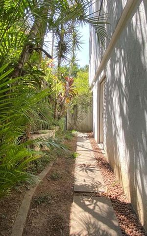 Casa à venda com 384m², 4 quartos e 4 vagas Casa à venda com 384m², 4 quartos e 4 vagasCorredor