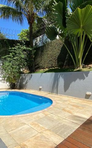 Casa à venda com 384m², 4 quartos e 4 vagas Casa à venda com 384m², 4 quartos e 4 vagasPiscina