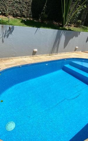 Casa à venda com 384m², 4 quartos e 4 vagas Casa à venda com 384m², 4 quartos e 4 vagasPiscina