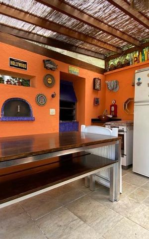 Casa à venda com 384m², 4 quartos e 4 vagas Casa à venda com 384m², 4 quartos e 4 vagasChurrasqueira