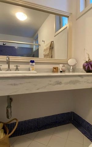Casa à venda com 384m², 4 quartos e 4 vagas Casa à venda com 384m², 4 quartos e 4 vagasBanheiro