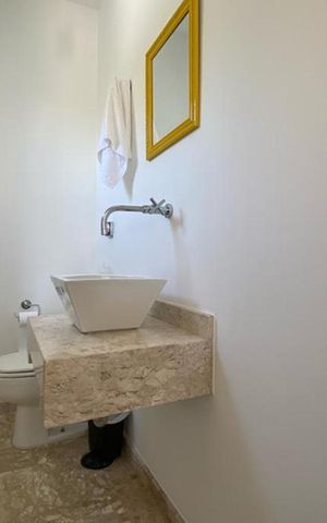 Casa à venda com 384m², 4 quartos e 4 vagas Casa à venda com 384m², 4 quartos e 4 vagasBanheiro do Escritório