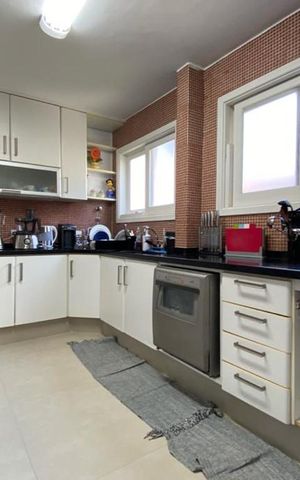 Casa à venda com 384m², 4 quartos e 4 vagas Casa à venda com 384m², 4 quartos e 4 vagasCozinha