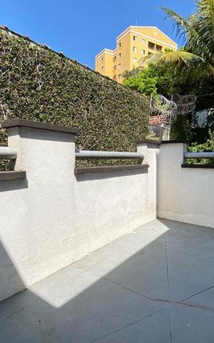 Casa à venda com 384m², 4 quartos e 4 vagas Casa à venda com 384m², 4 quartos e 4 vagassacada escritorio