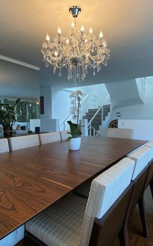 Casa à venda com 384m², 4 quartos e 4 vagas Casa à venda com 384m², 4 quartos e 4 vagasSala de Jantar
