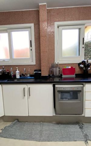 Casa à venda com 384m², 4 quartos e 4 vagas Casa à venda com 384m², 4 quartos e 4 vagasCozinha