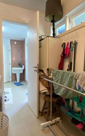 Casa à venda com 384m², 4 quartos e 4 vagas Casa à venda com 384m², 4 quartos e 4 vagasQuarto de Serviço