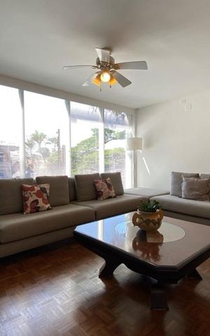Casa à venda com 384m², 4 quartos e 4 vagas Casa à venda com 384m², 4 quartos e 4 vagasSala de Estar