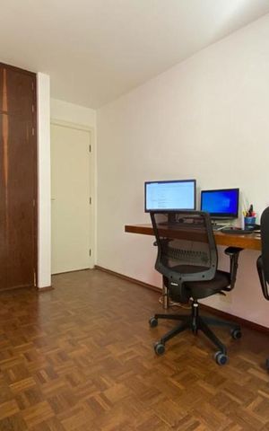 Casa à venda com 384m², 4 quartos e 4 vagas Casa à venda com 384m², 4 quartos e 4 vagasQuarto 4