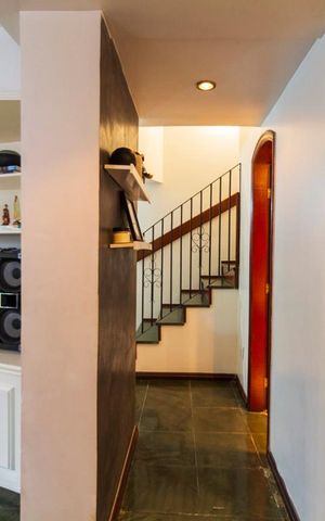 Casa à venda com 260m², 4 quartos e 2 vagasSala