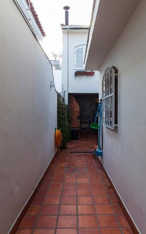 Casa à venda com 260m², 4 quartos e 2 vagasCorredor lateral